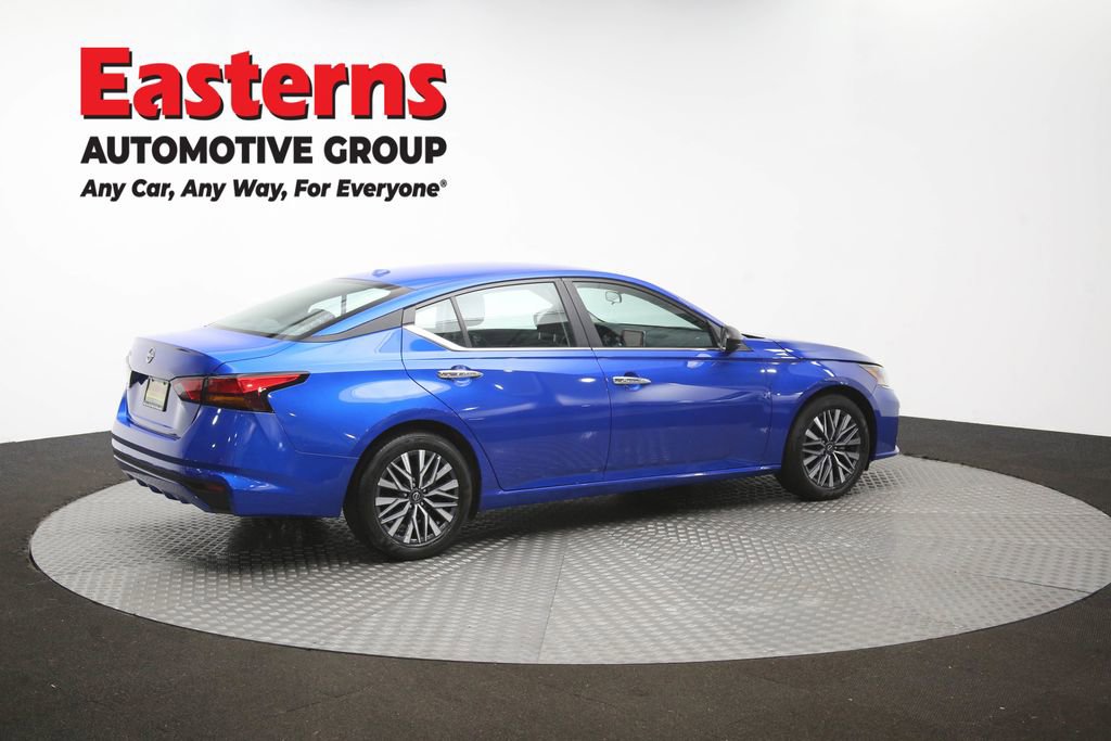 Used 2025 Nissan Altima 2.5 SV FWD image 41