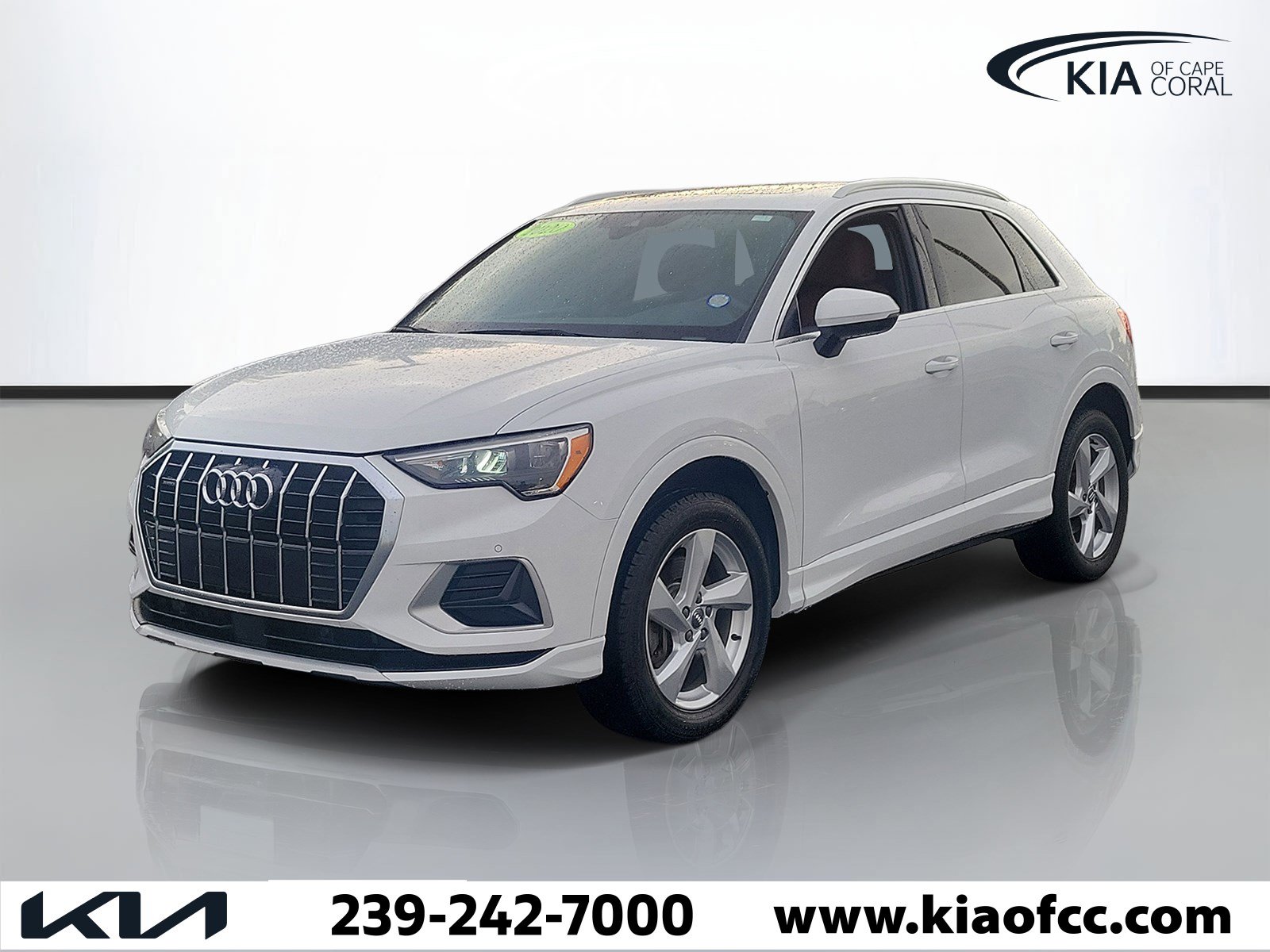Used 2020 Audi Q3 2.0T Premium w/ Convenience Package AWD/4WD image 3