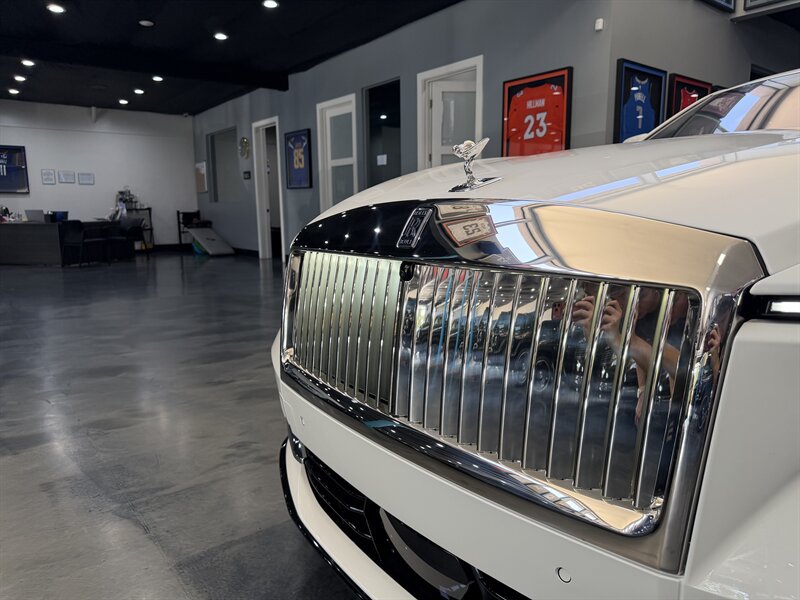 Used 2025 Rolls-Royce Spectre w/ Spectre Launch Package AWD/4WD image 9