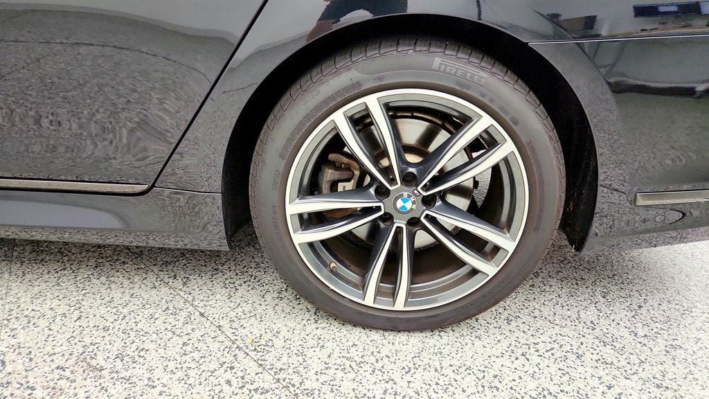Used 2020 BMW 745e xDrive AWD/4WD image 9