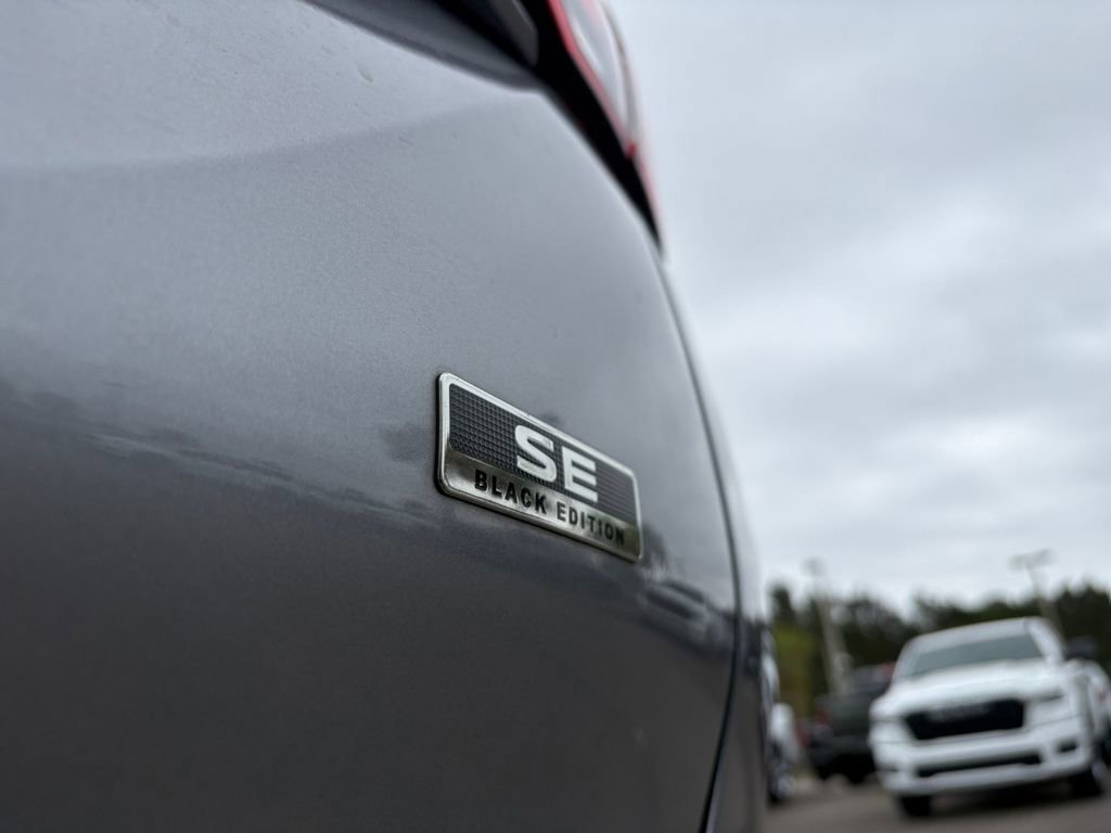 Used 2023 Mitsubishi Outlander SE Black Edition image 9