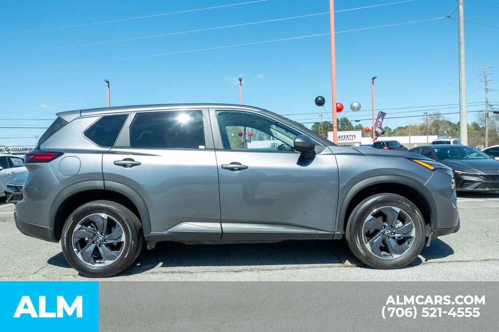 Used 2025 Nissan Rogue SV image 5