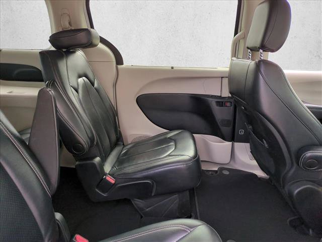 Used 2022 Chrysler Pacifica Touring-L FWD image 19