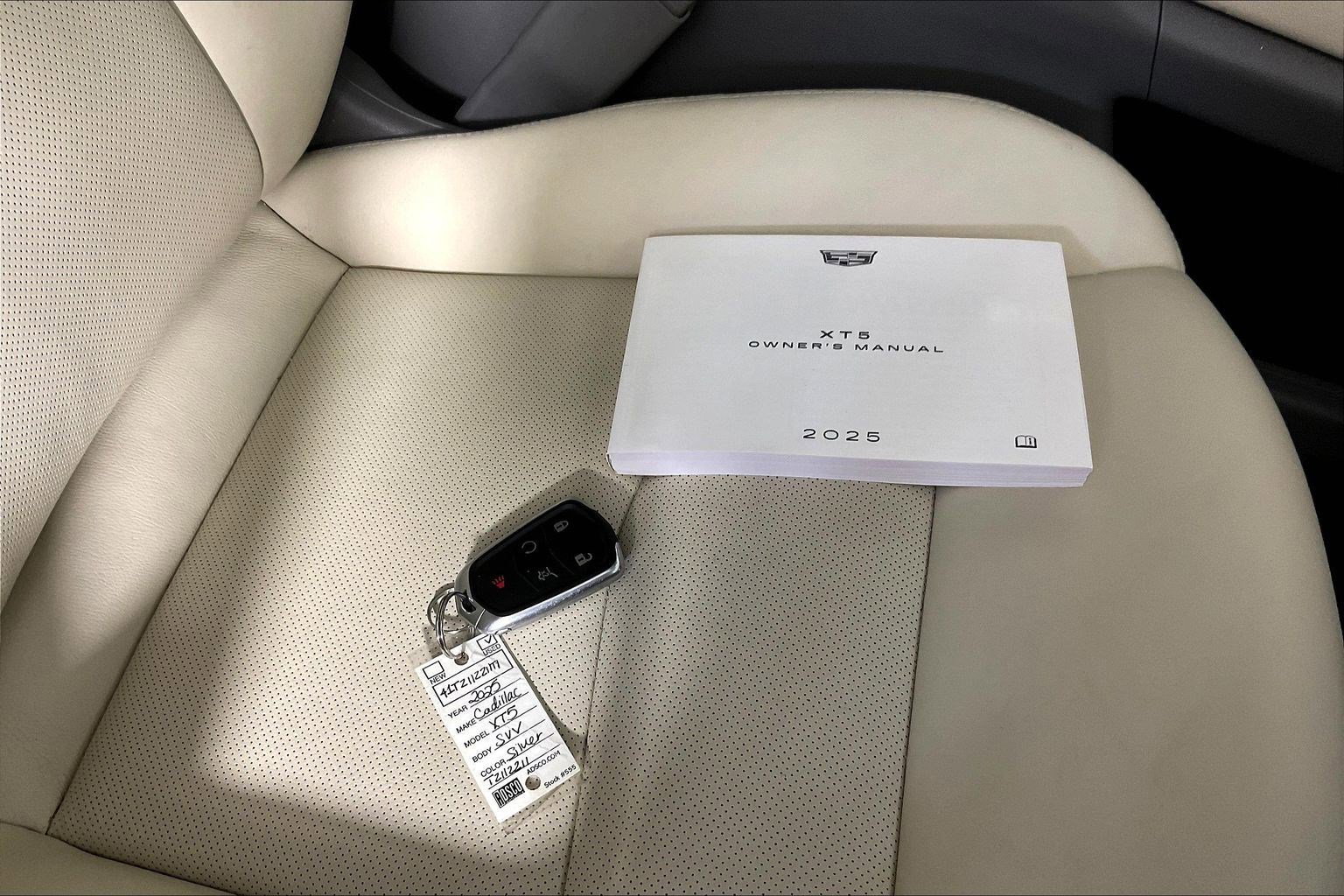 Used 2025 Cadillac XT5 Premium Luxury w/ Technology Package AWD/4WD image 35
