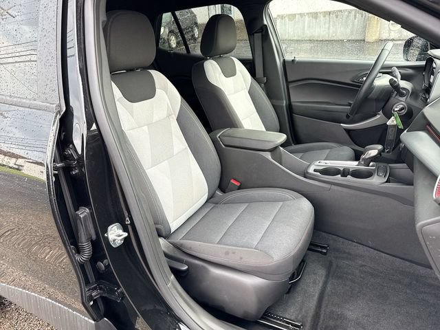 Used 2025 Chevrolet Trax RS FWD image 25