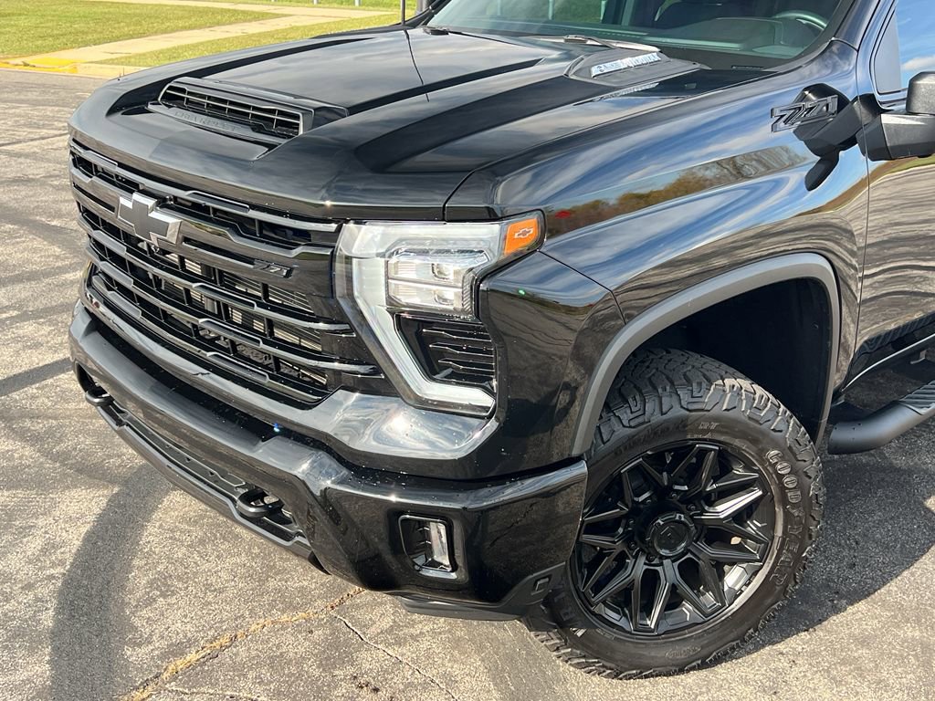Used 2024 Chevrolet Silverado 3500 LT w/ Midnight Edition image 9