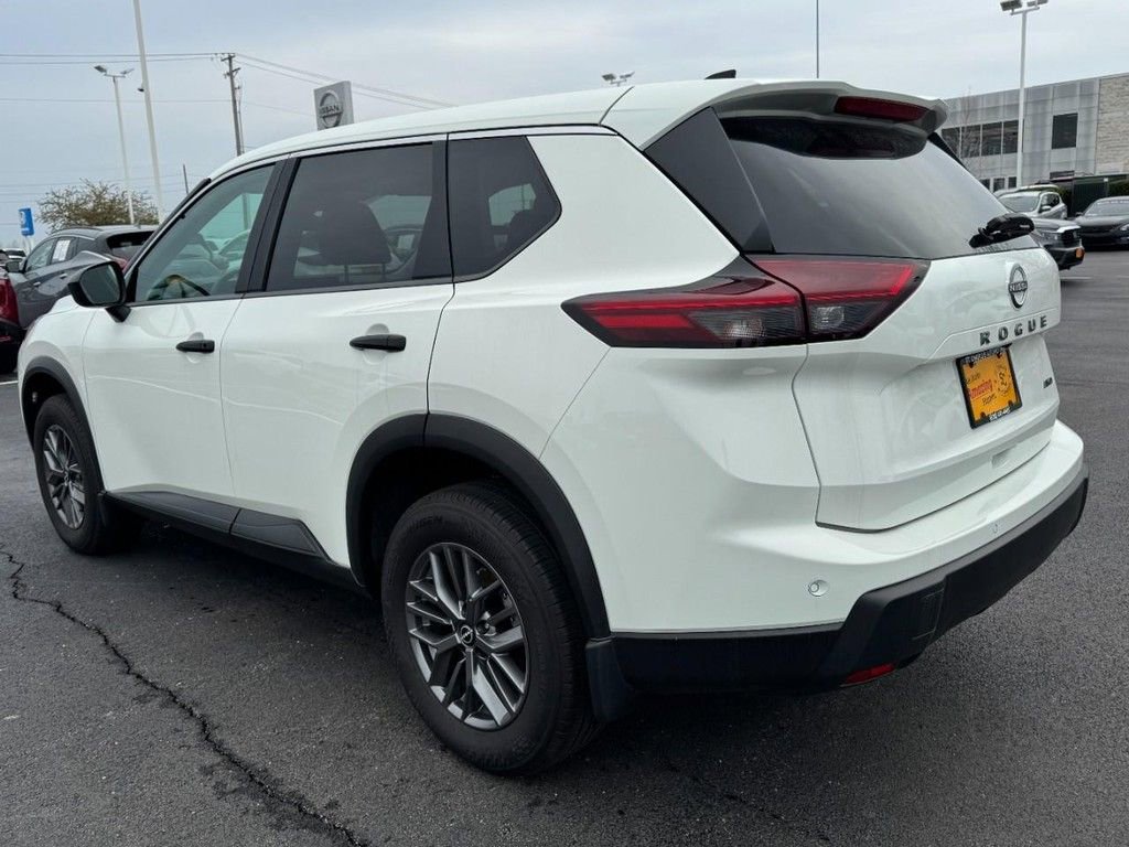 Used 2025 Nissan Rogue S image 5