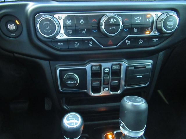 Used 2019 Jeep Wrangler Unlimited Sahara AWD/4WD image 27