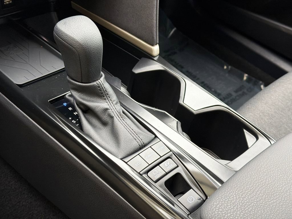 Used 2025 Toyota Camry LE w/ Convenience Package image 28