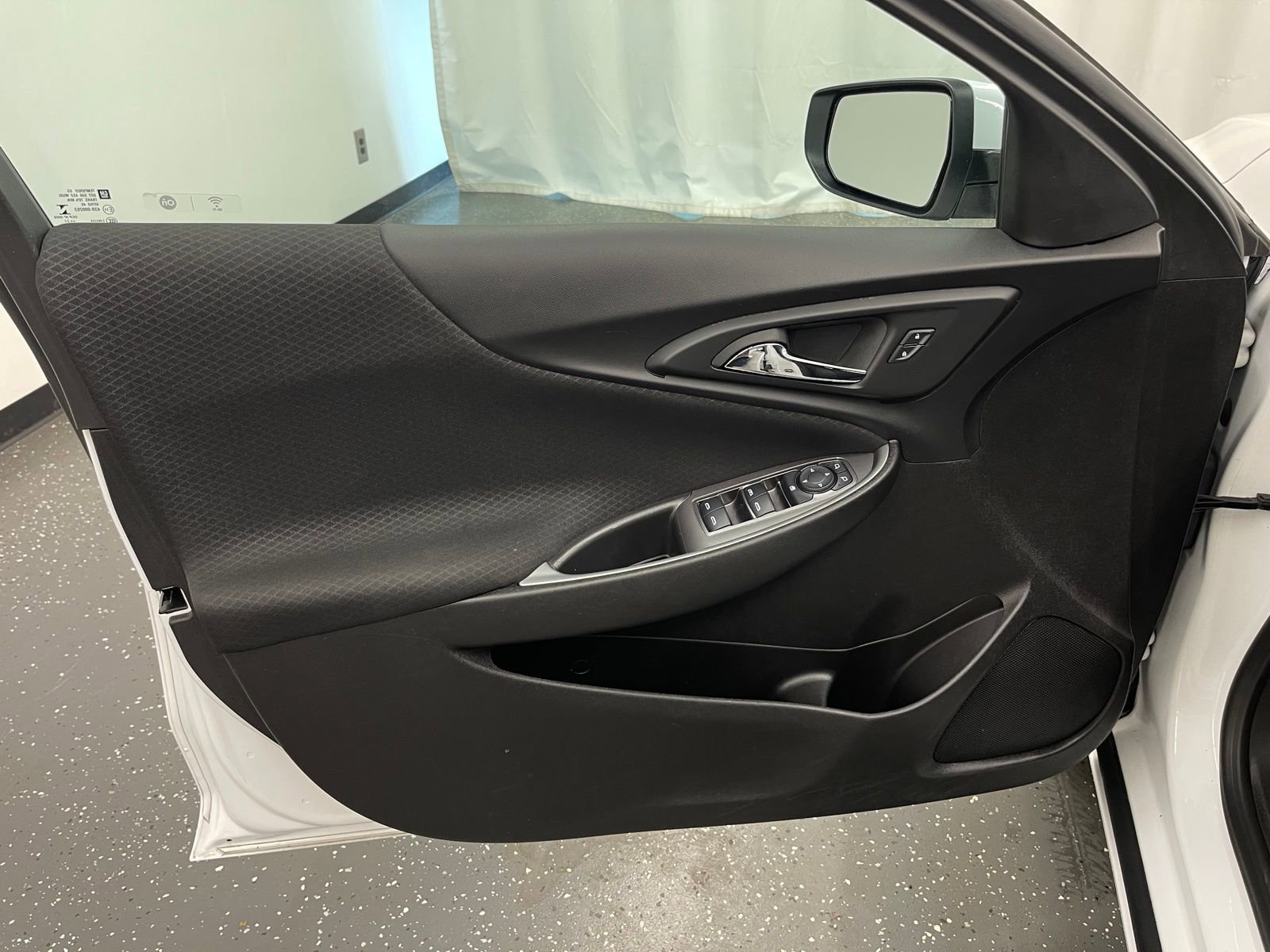 Used 2023 Chevrolet Malibu LT image 9