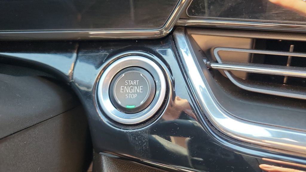 Used 2025 Chevrolet Trax RS w/ Driver Confidence Package image 27