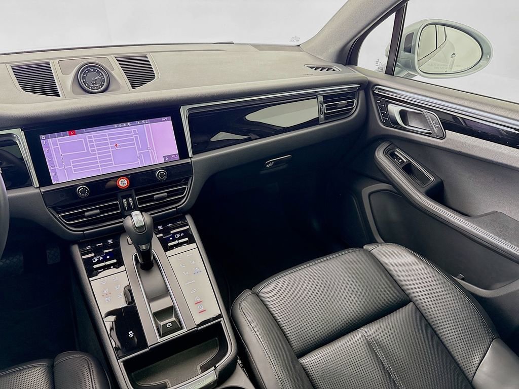 Certified 2025 Porsche Macan image 26