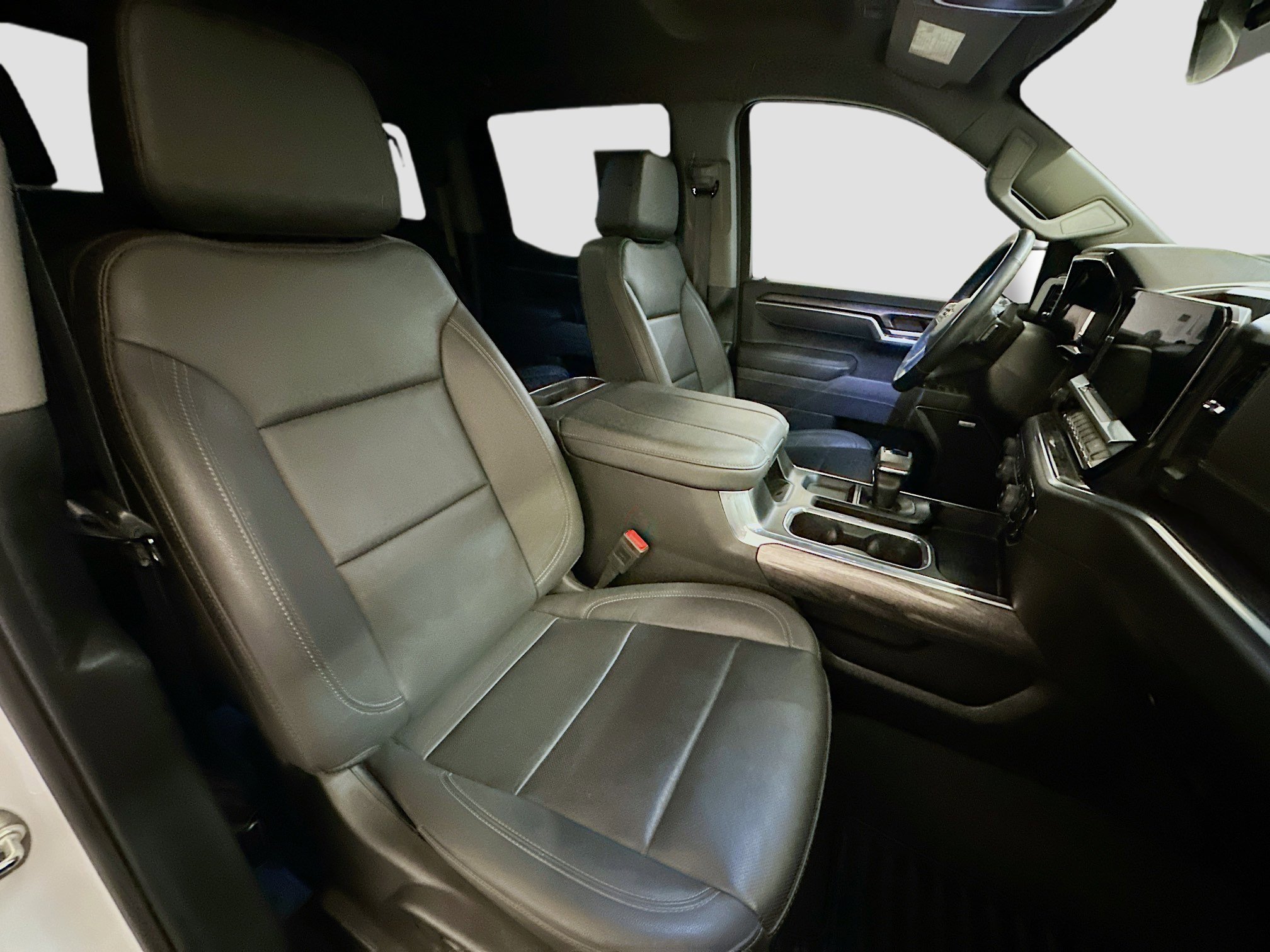 Used 2025 Chevrolet Silverado 1500 LTZ image 32