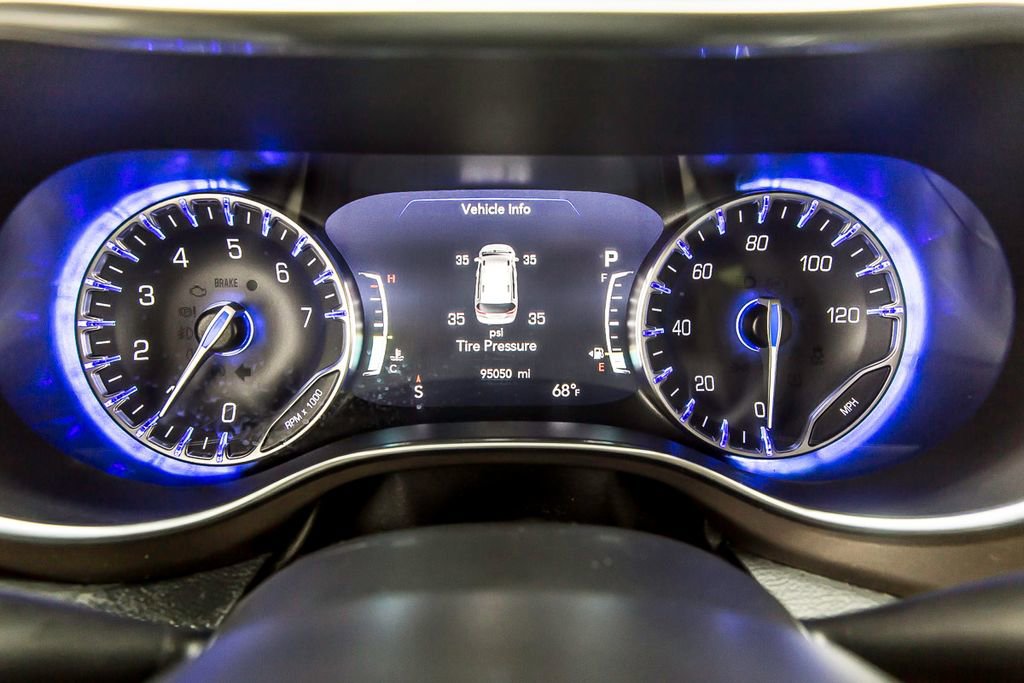 Used 2019 Chrysler Pacifica Touring-L Plus image 18