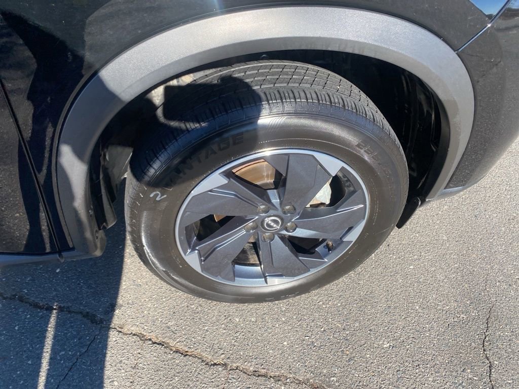 Used 2024 Nissan Rogue SV image 9