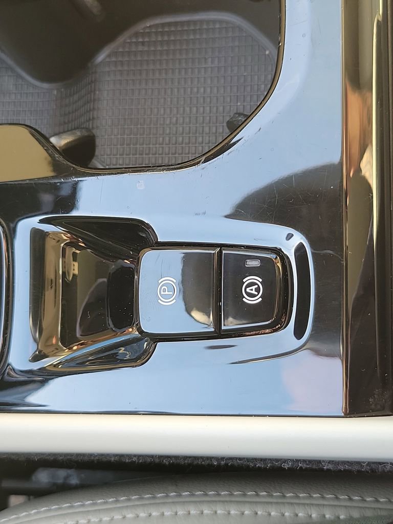 Used 2022 Volvo XC40 T4 Inscription w/ Protection Package image 28