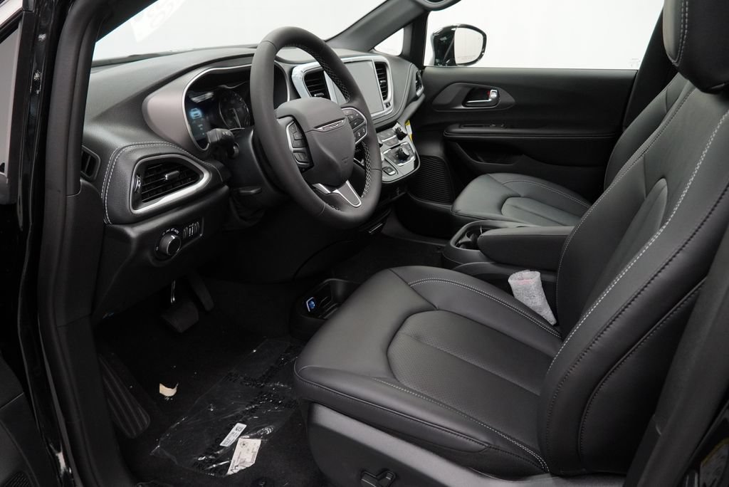New 2027 Chrysler Pacifica Select FWD image 16