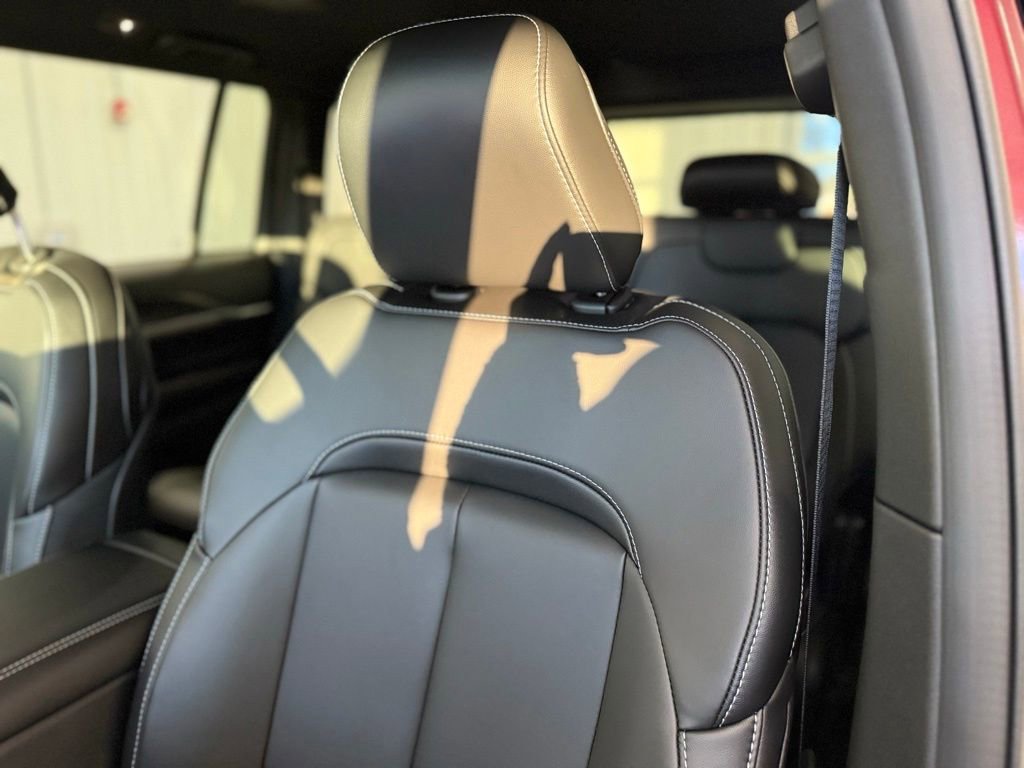 New 2025 Jeep Grand Cherokee Limited image 32