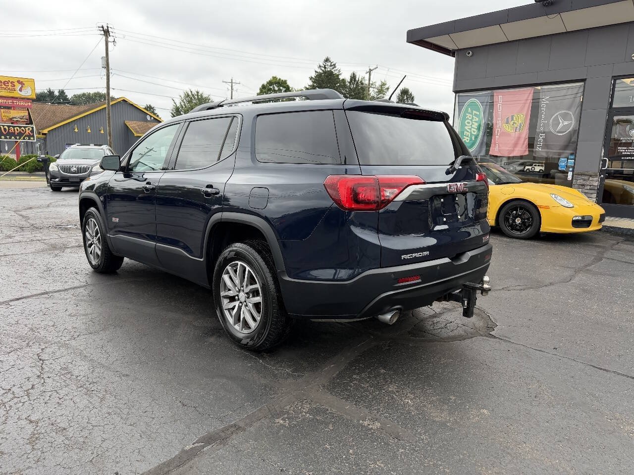 Used 2017 GMC Acadia SLE w/ Driver Alert Package I AWD/4WD image 4