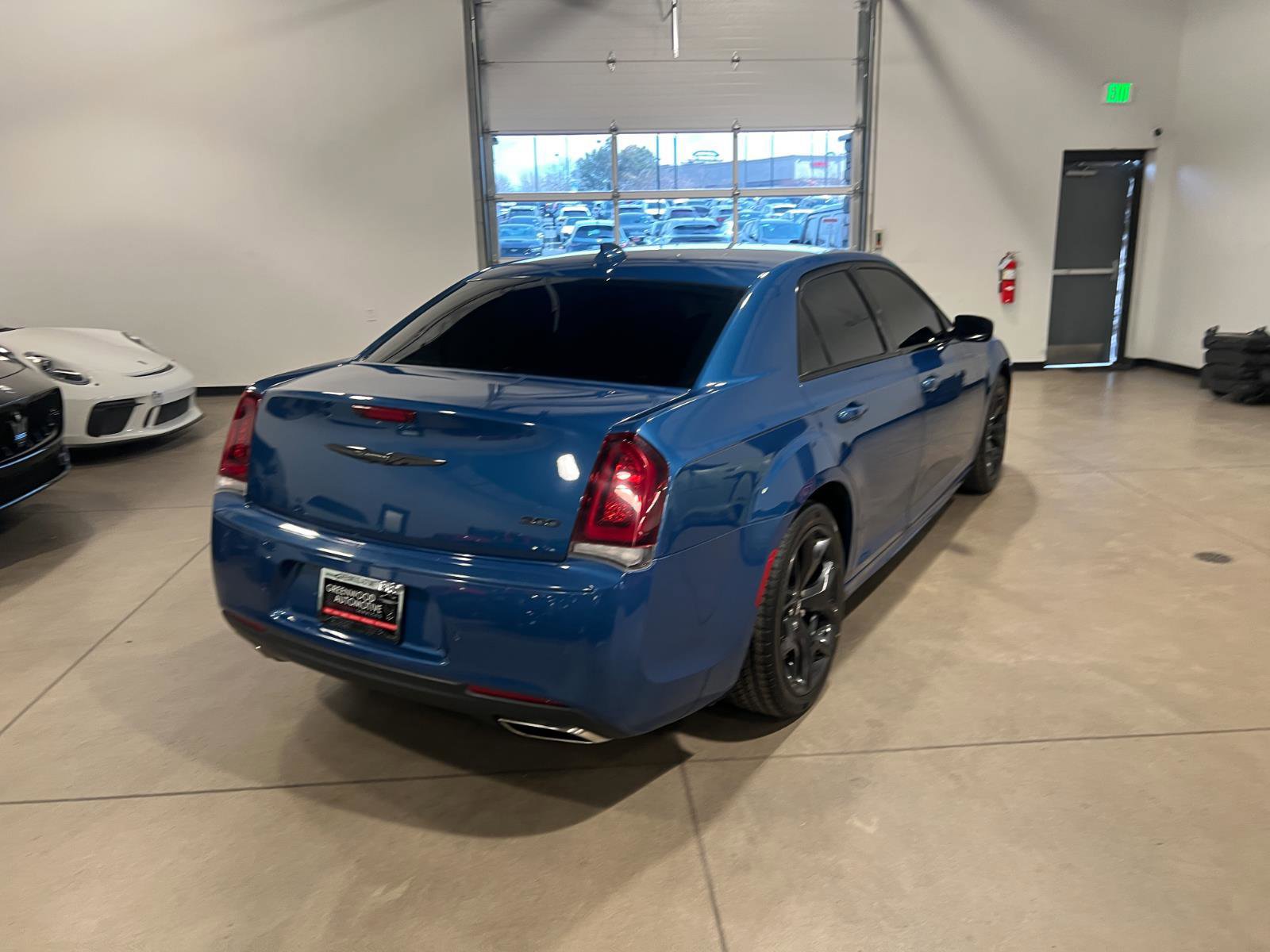 Used 2022 Chrysler 300 Touring L image 3