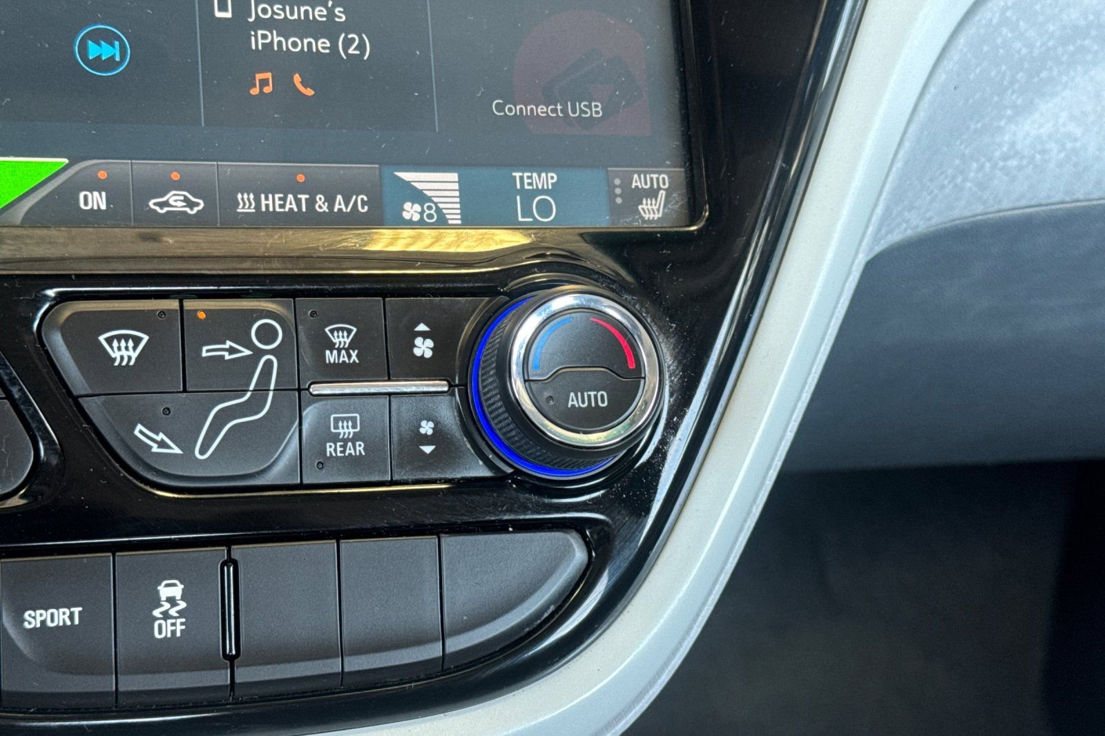 Used 2017 Chevrolet Bolt LT FWD image 29