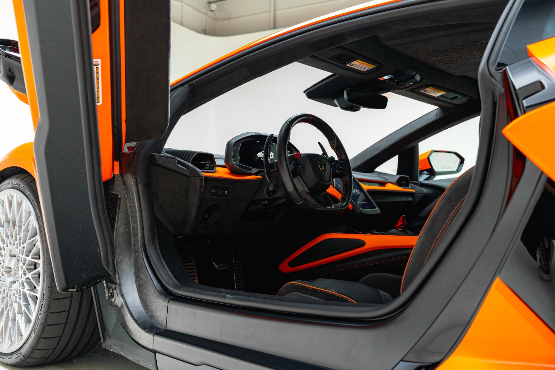 Used 2024 Lamborghini Revuelto AWD/4WD image 39