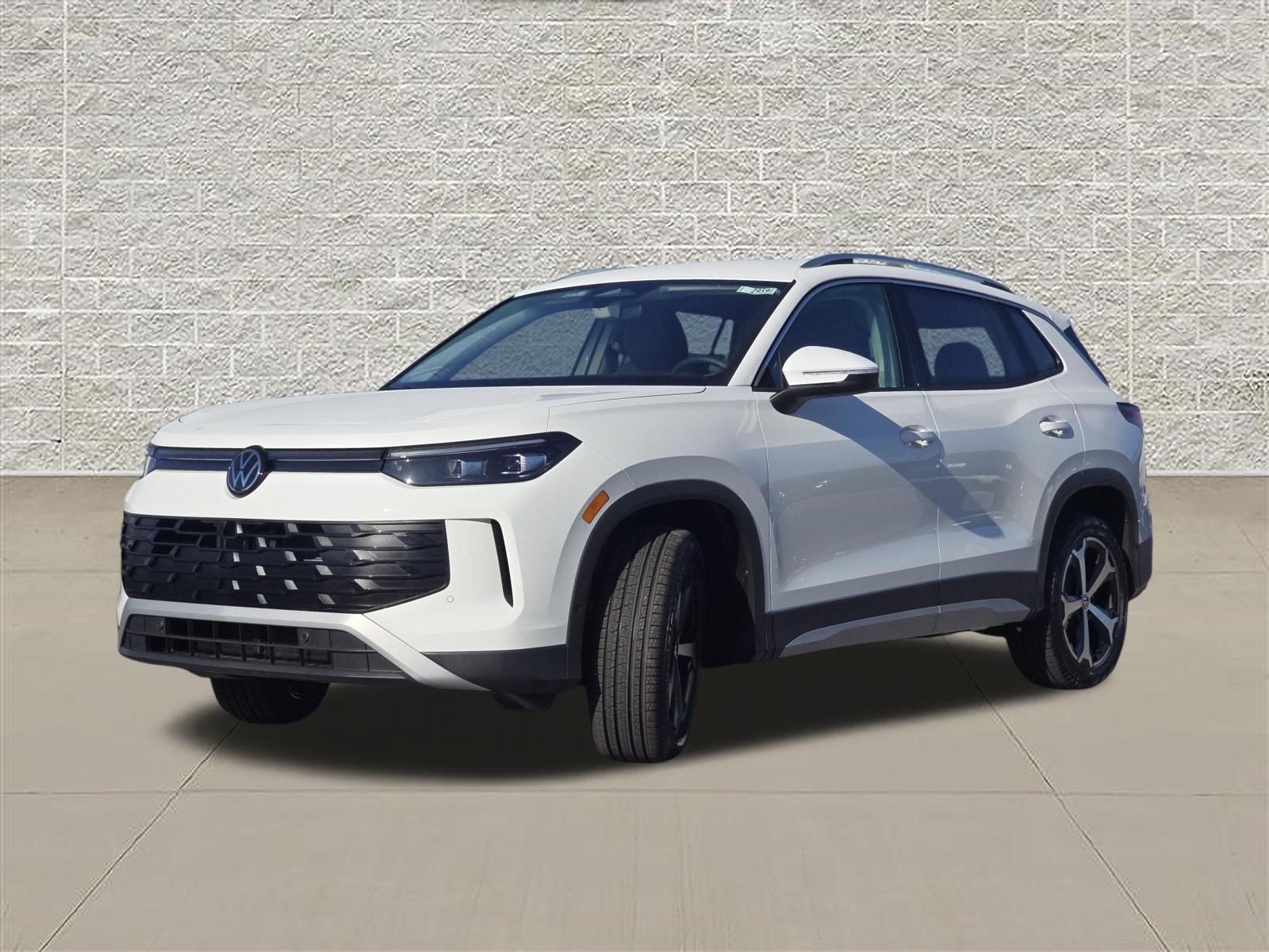 New 2026 Volkswagen Tiguan SE AWD/4WD image 3