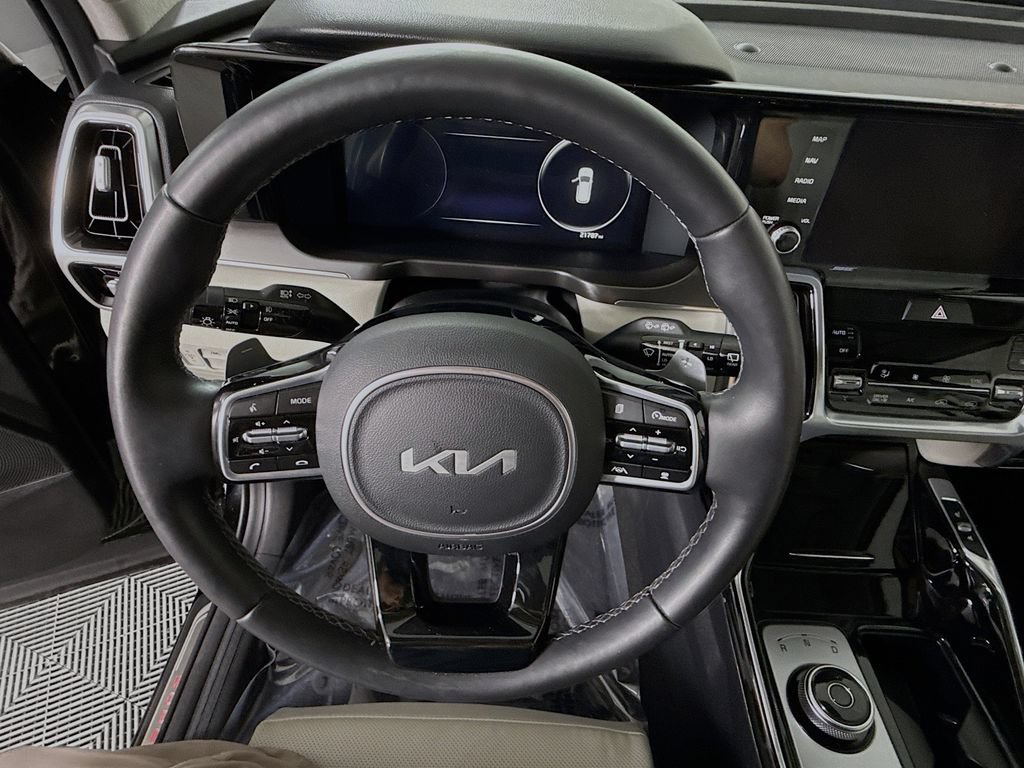 Certified 2023 Kia Sorento SX Prestige w/ Panoramic Sunroof Package AWD/4WD image 23