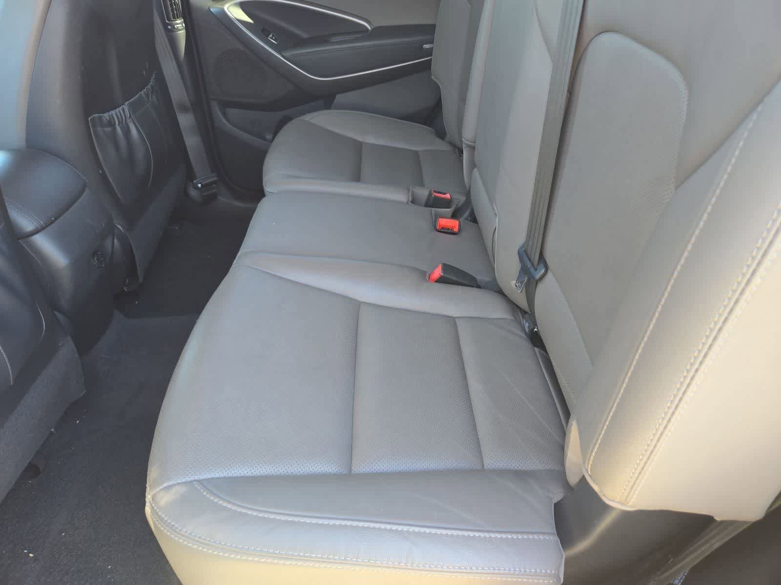 Used 2015 Hyundai Santa Fe GLS w/ Option Group 02 FWD image 17