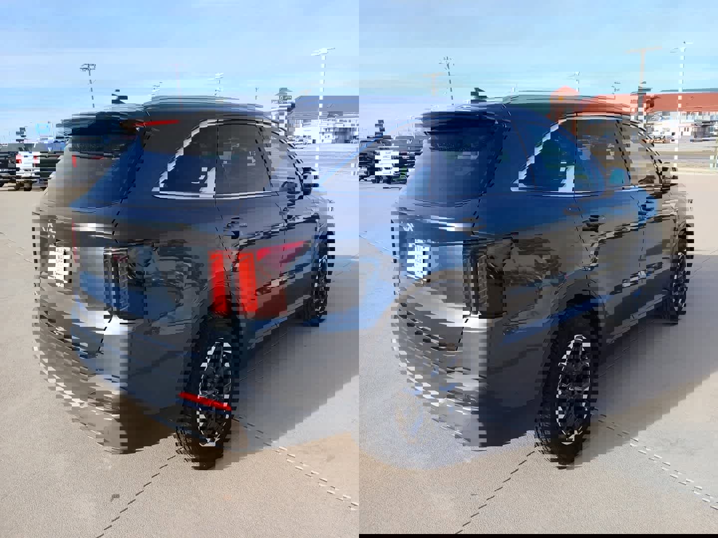 Used 2024 Kia Sorento S image 8