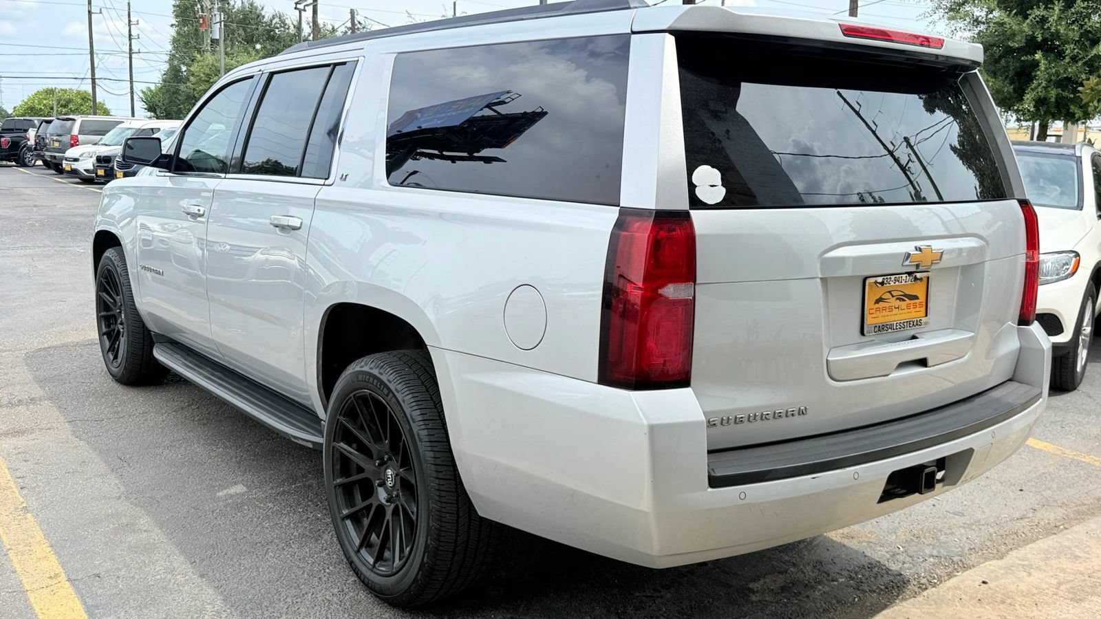 Used 2016 Chevrolet Suburban LT RWD image 6