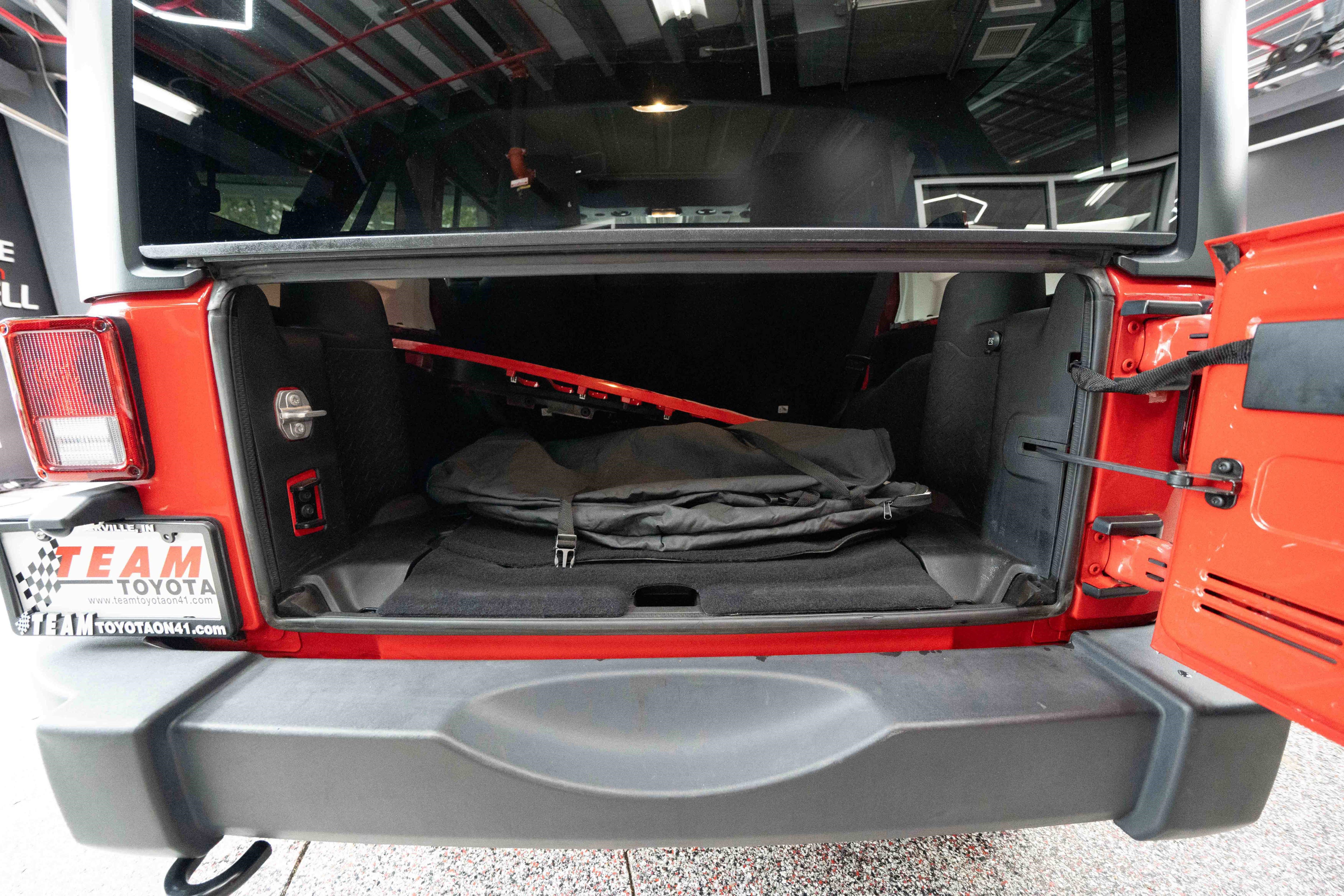 Used 2017 Jeep Wrangler Unlimited Sport AWD/4WD image 28