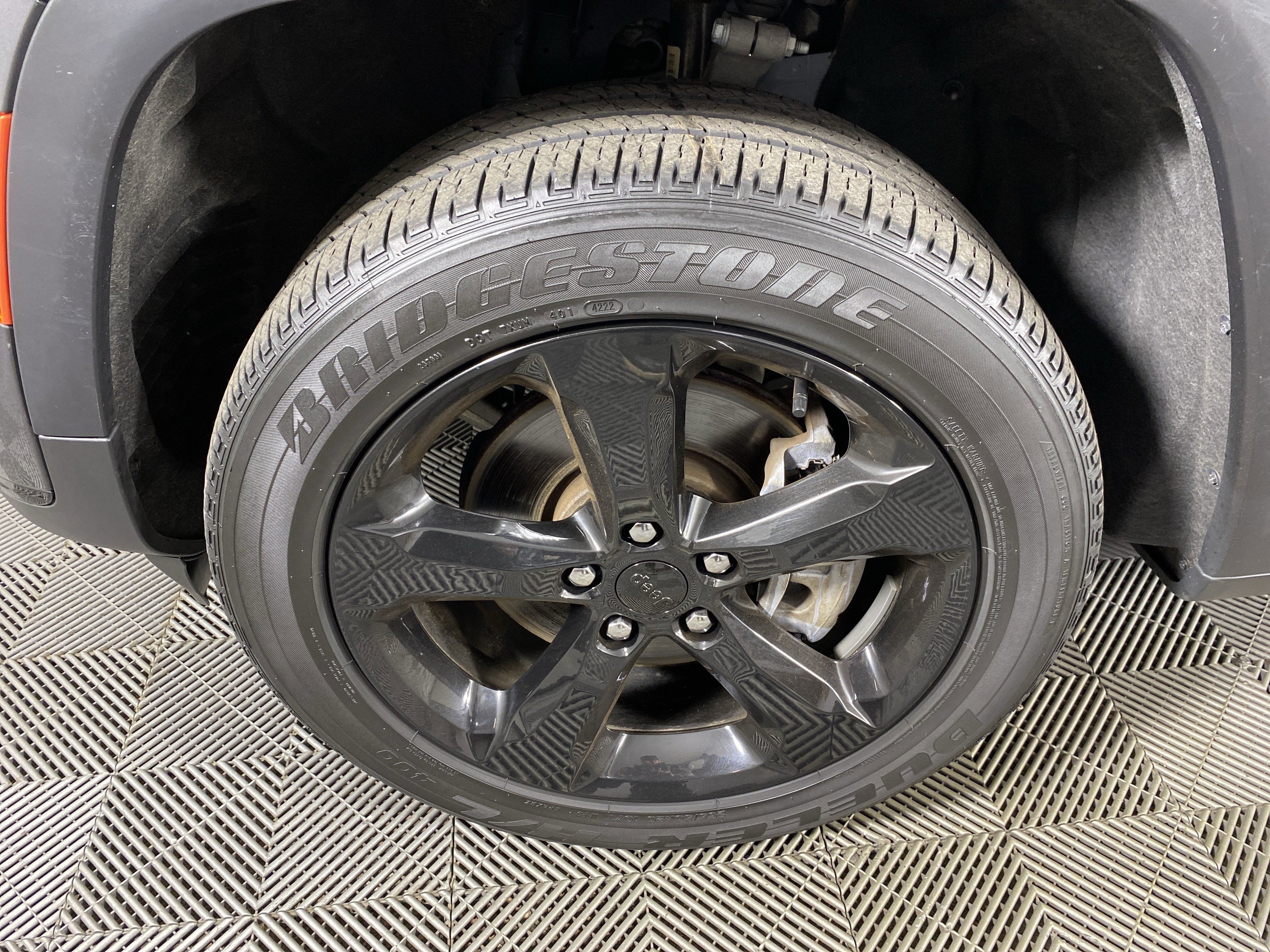 Used 2023 Jeep Grand Cherokee L Laredo image 12