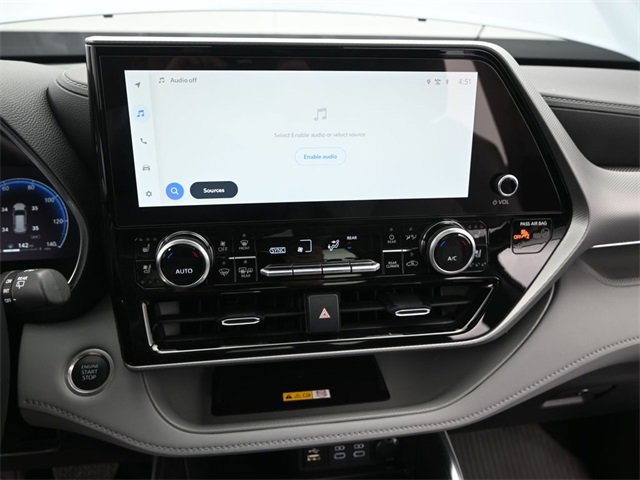 Used 2024 Toyota Highlander Platinum image 9