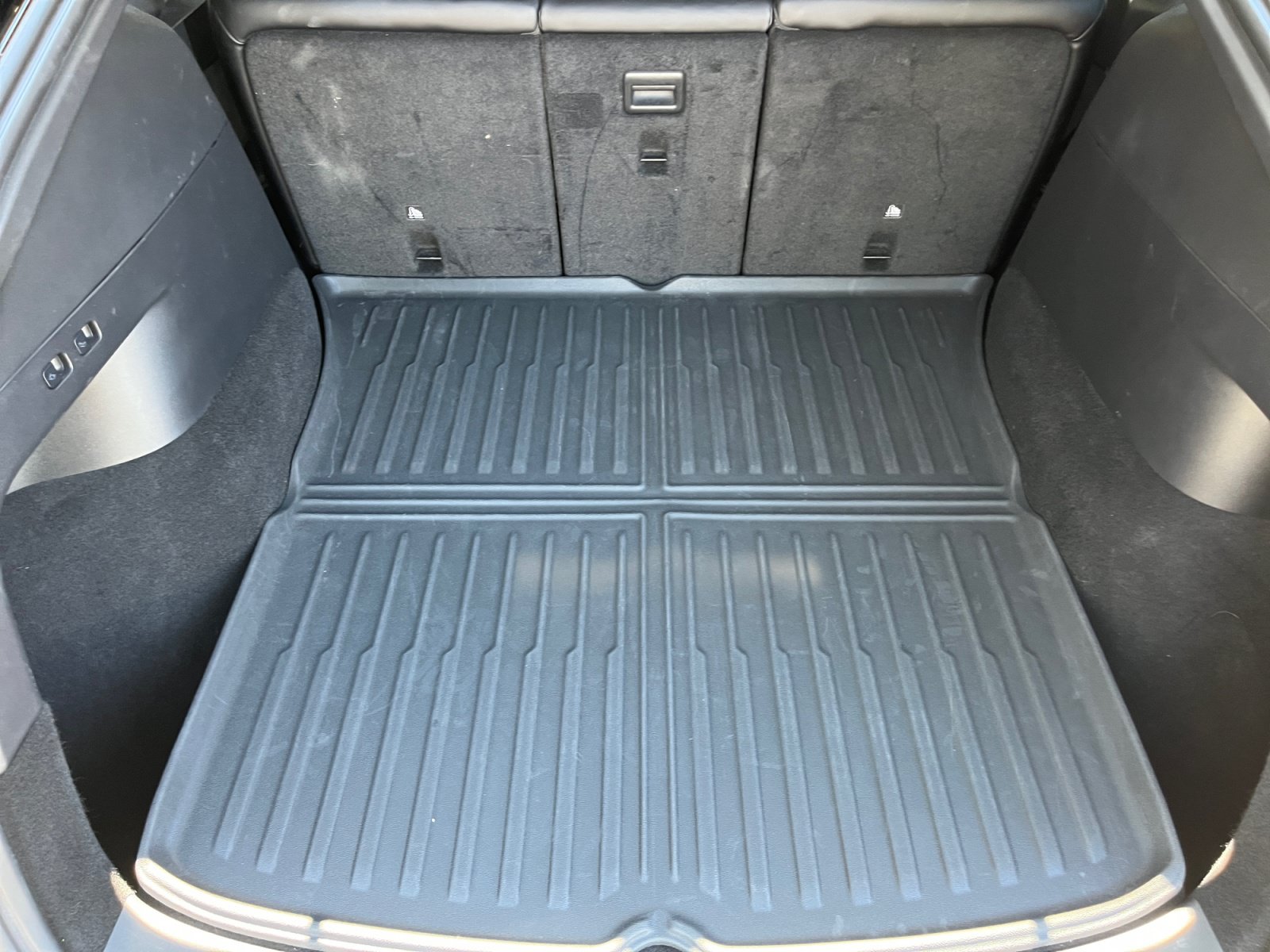 Used 2022 Tesla Model Y Long Range AWD/4WD image 23