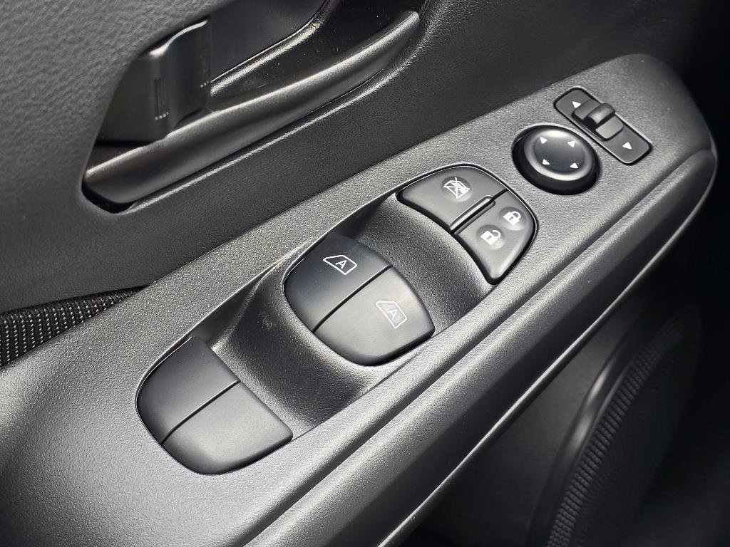 New 2025 Nissan Kicks Play S image 23