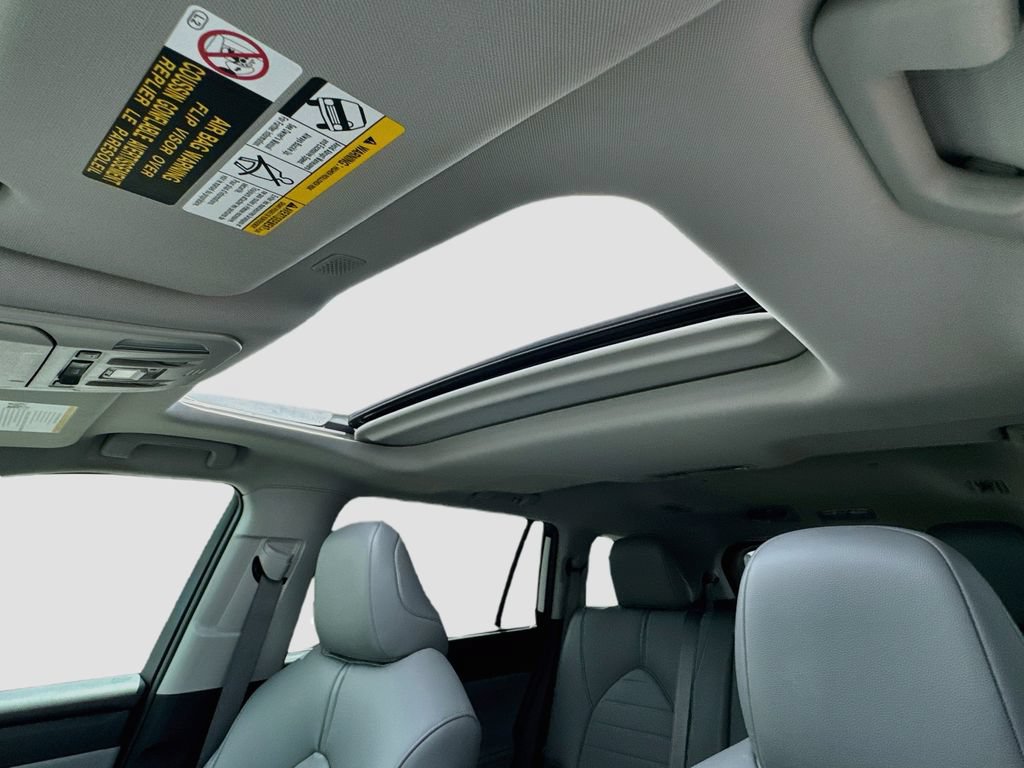 Used 2021 Toyota Highlander XLE AWD/4WD image 21