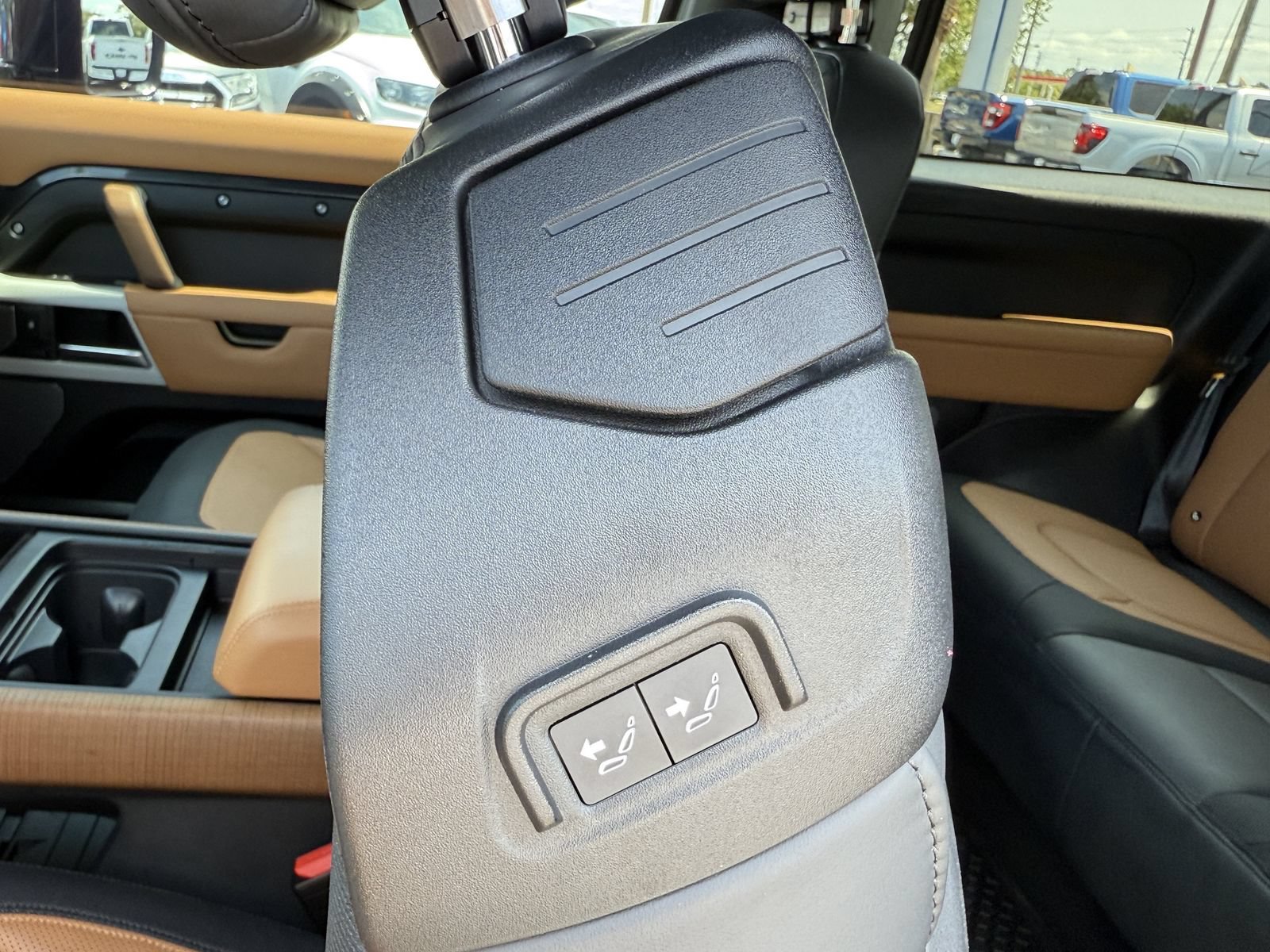 Used 2023 Land Rover Defender 90 X-Dynamic SE AWD/4WD image 22