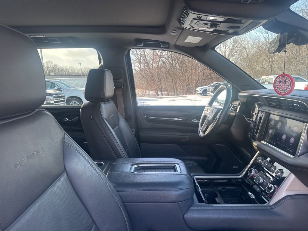 Used 2021 GMC Yukon Denali w/ Denali Premium Package image 14