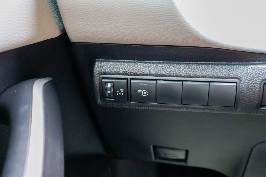Used 2022 Toyota Corolla SE FWD image 19