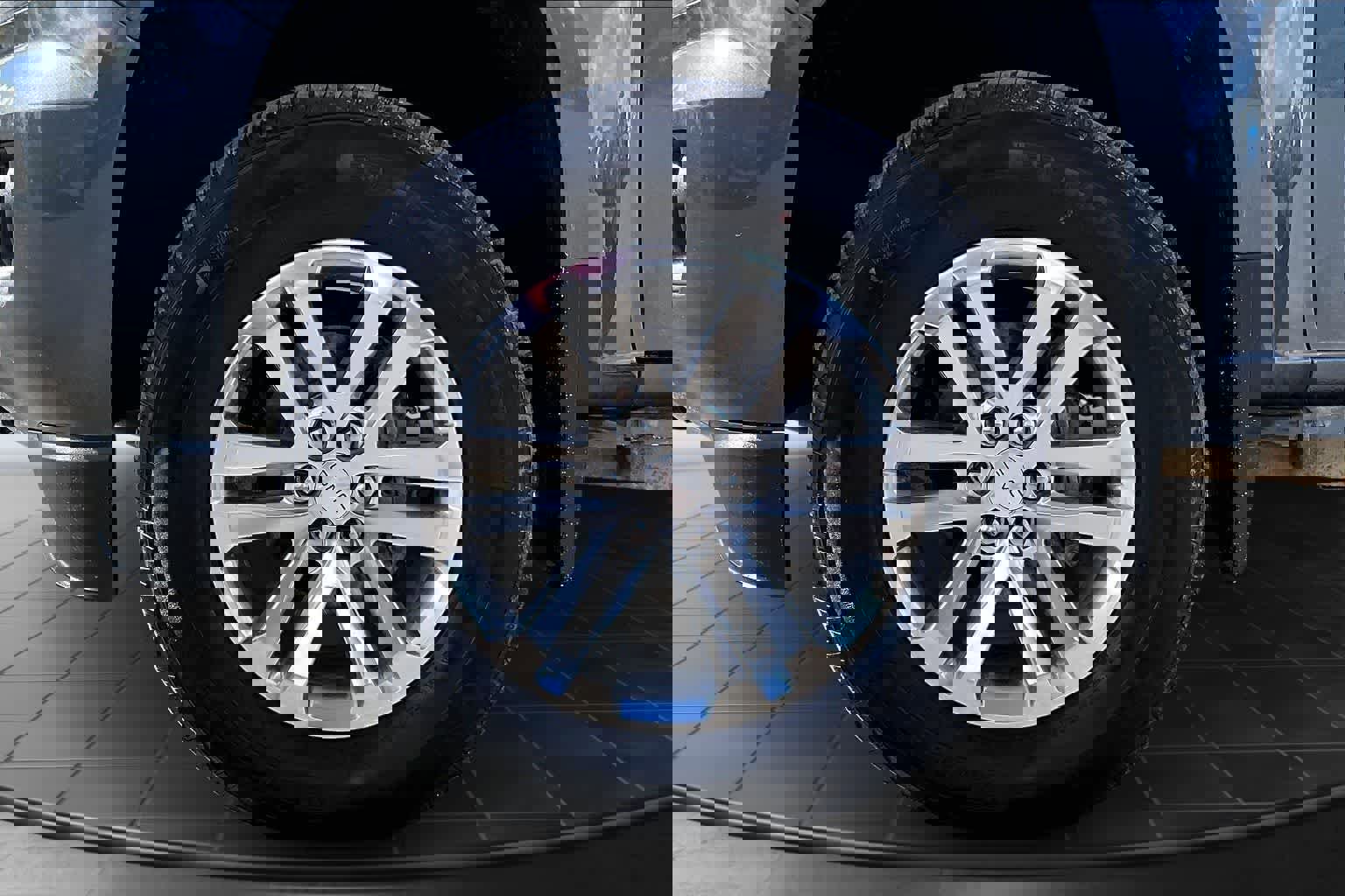 Used 2017 GMC Canyon SLT w/ Driver Alert Package image 8