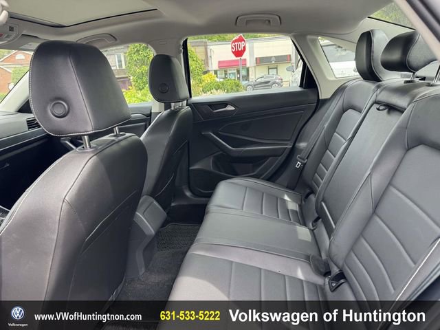 Certified 2023 Volkswagen Jetta SE w/ Panoramic Sunroof Package FWD image 10