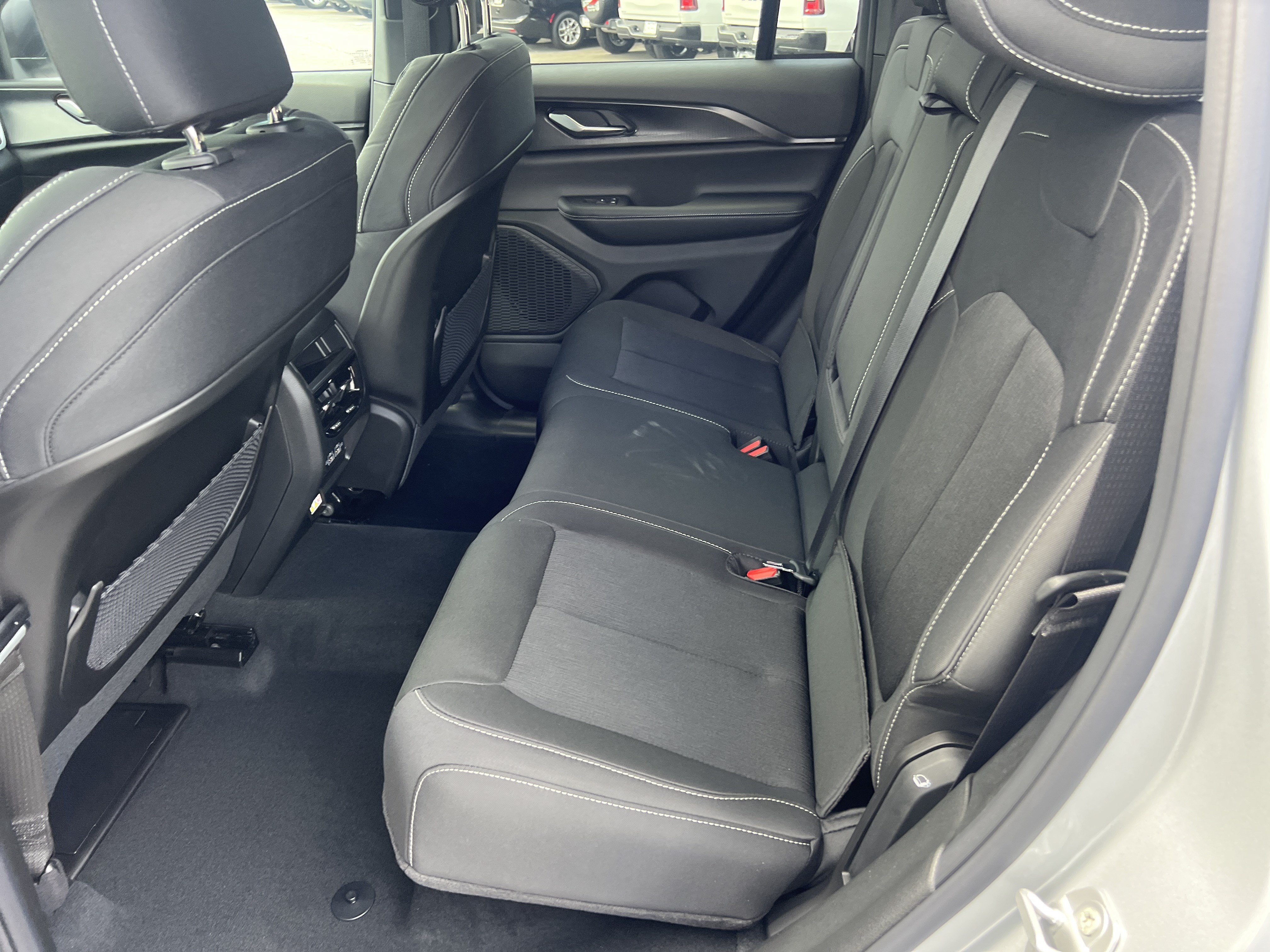 New 2026 Jeep Grand Cherokee Laredo X RWD image 18