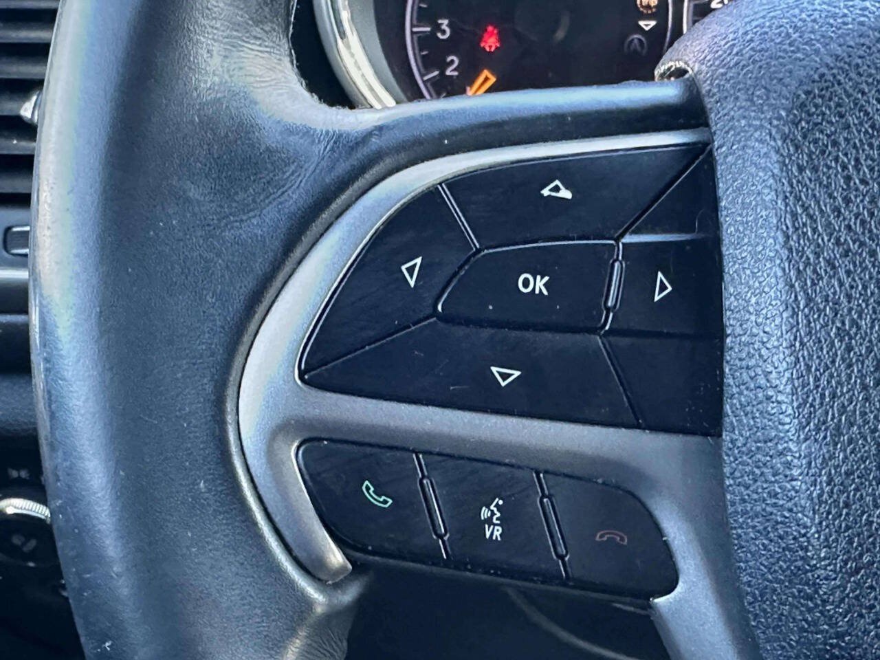 Used 2018 Jeep Grand Cherokee Laredo RWD image 30