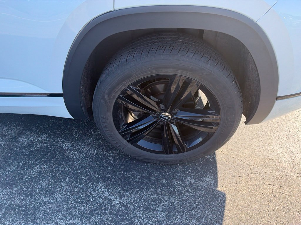 Used 2023 Volkswagen Atlas Cross Sport SEL R-Line AWD/4WD image 12