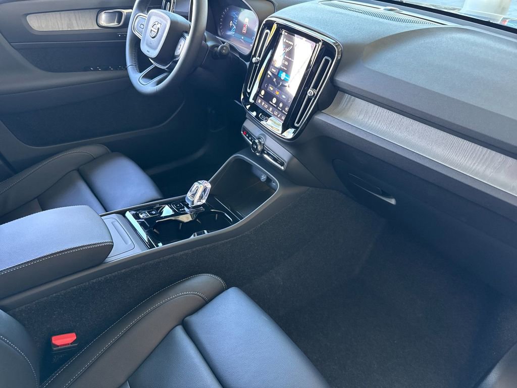 New 2026 Volvo XC40 B5 Ultra w/ Climate Package image 15