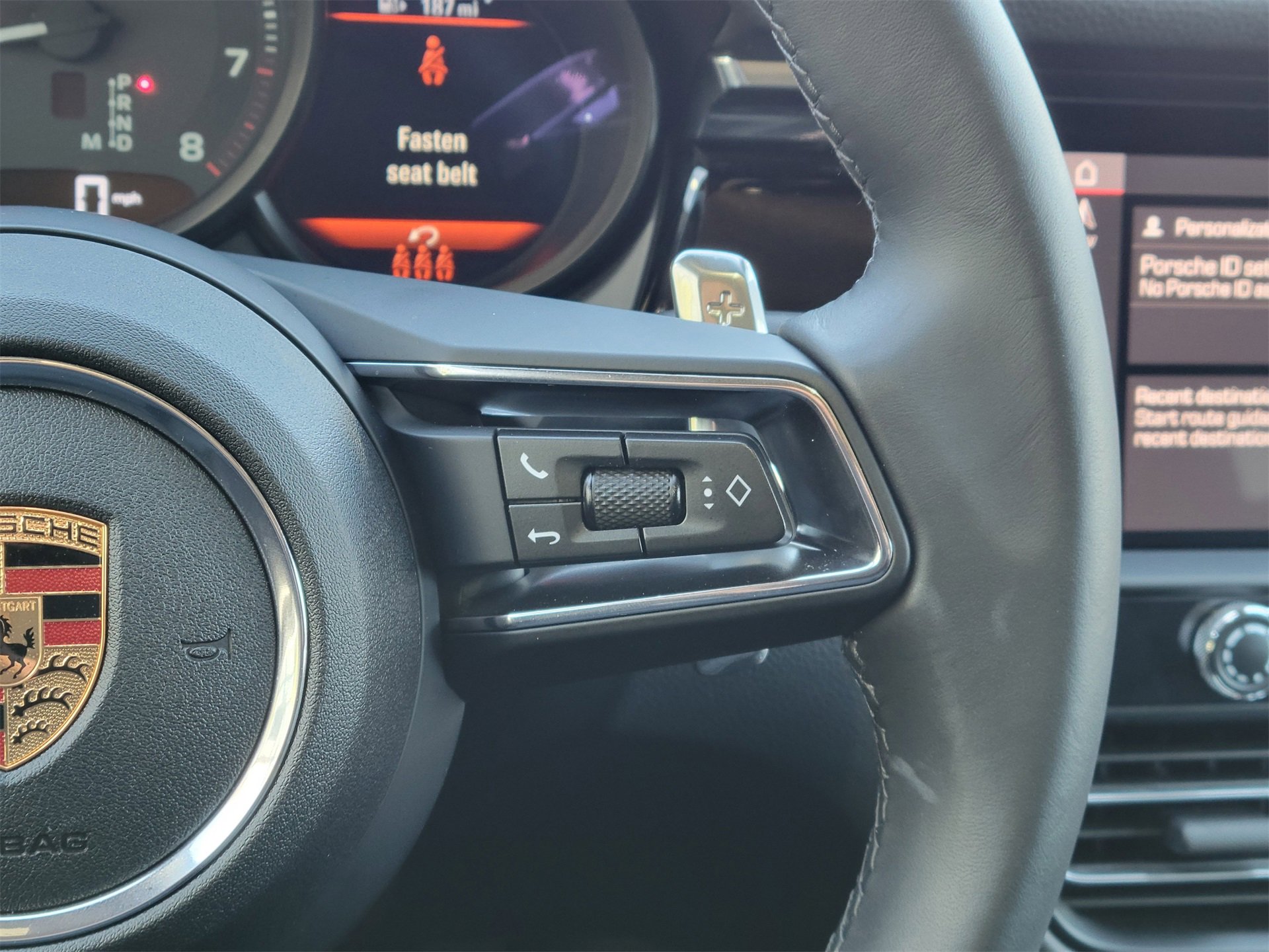 Certified 2025 Porsche Macan image 14