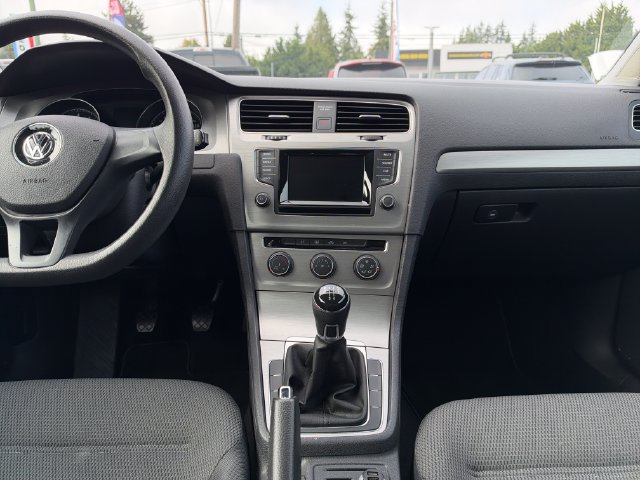 Used 2015 Volkswagen Golf Launch Edition FWD image 23