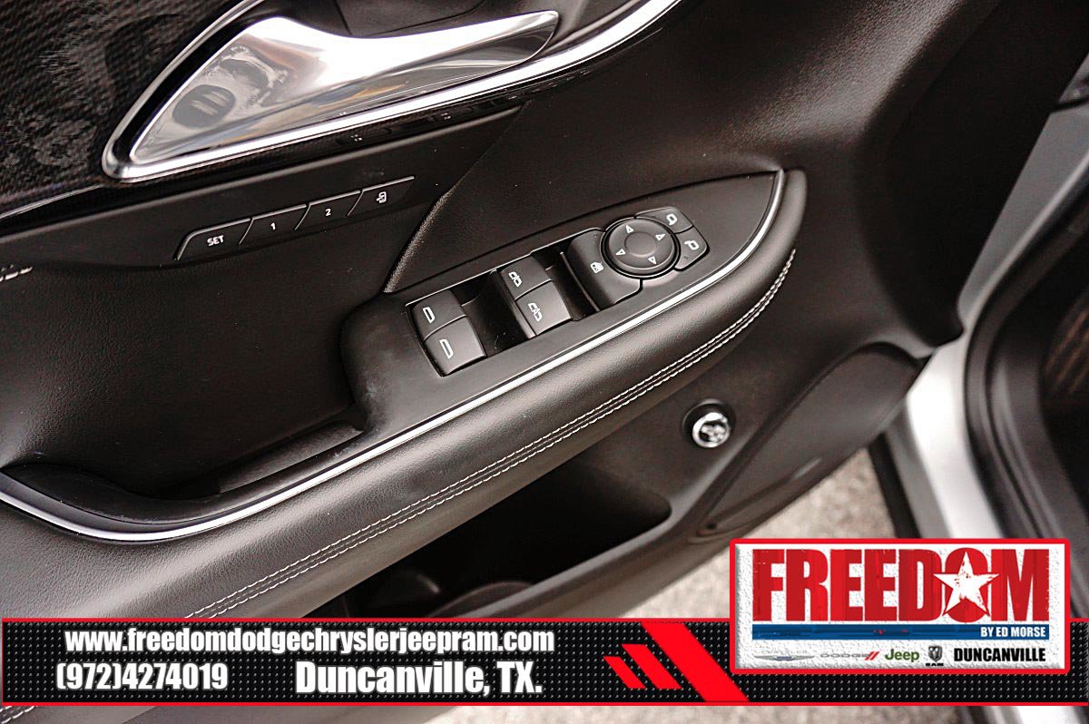 Used 2023 Buick Envision Essence AWD/4WD image 39