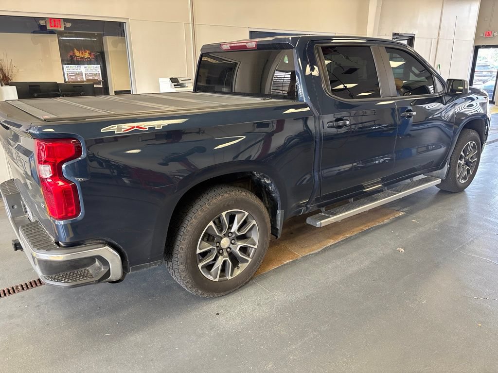 Used 2022 Chevrolet Silverado 1500 LT AWD/4WD image 7